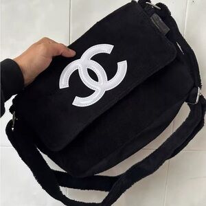 Chanel gift shoulder bag